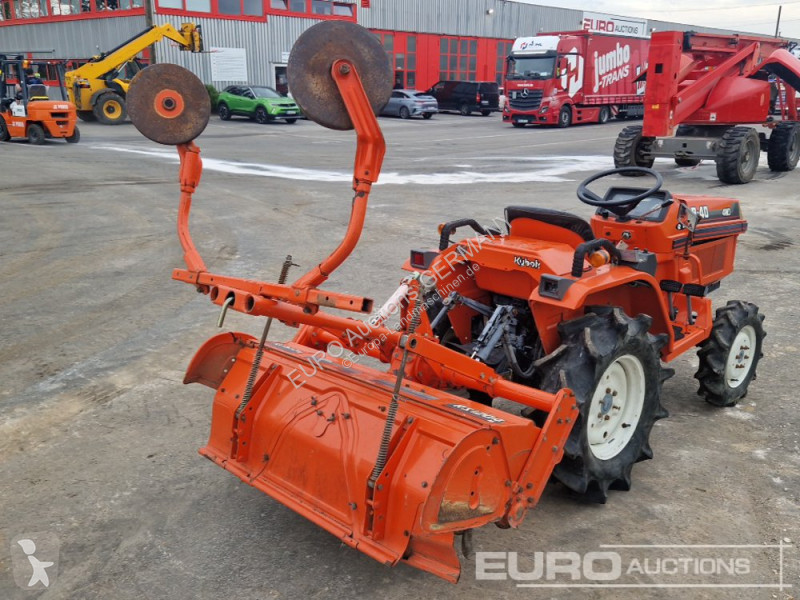 Трактор Kubota B40