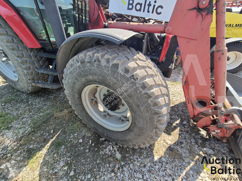 Трактор Massey Ferguson 6255
