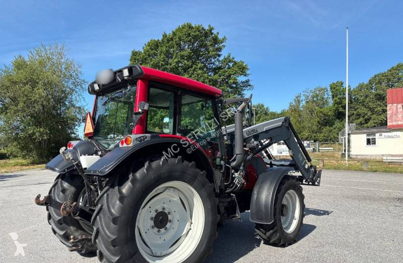 Valtra N111e tractor