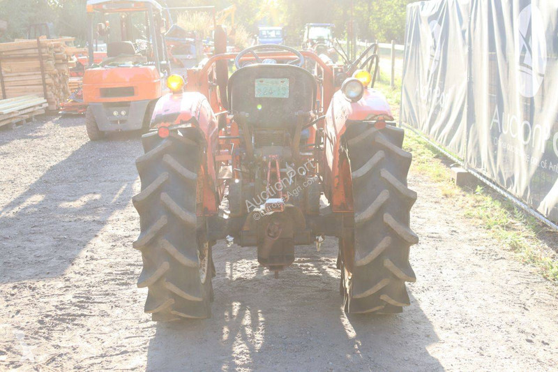 Zemědělský traktor Hinomoto E264