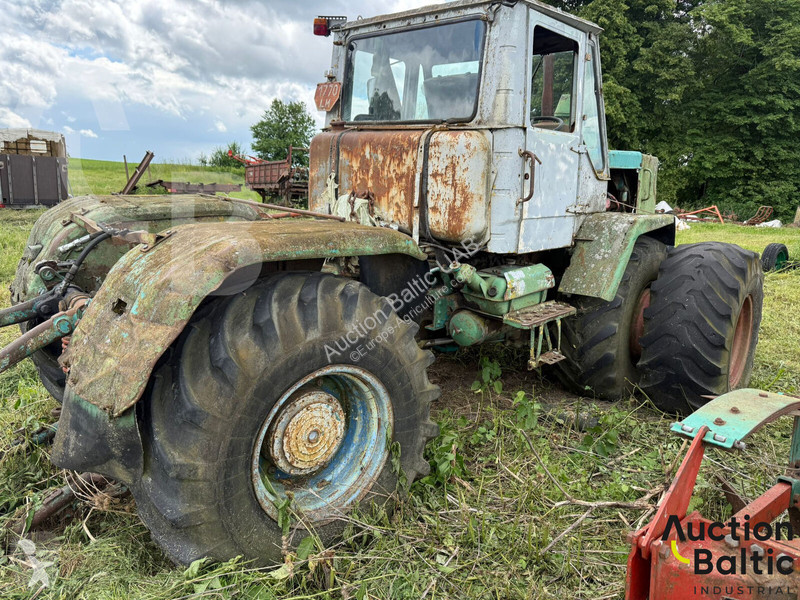 Zemědělský traktor  T-150K