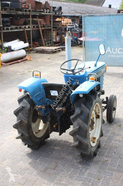 Сільськогосподарський трактор Iseki TS1610