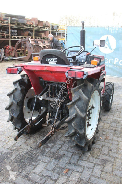 Сільськогосподарський трактор Yanmar F18D