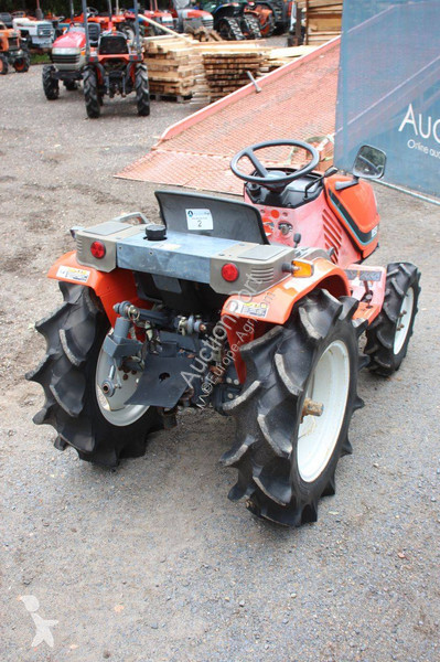 Сільськогосподарський трактор Kubota B52
