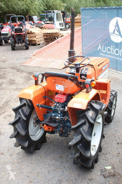 Сільськогосподарський трактор Kubota B1500DT