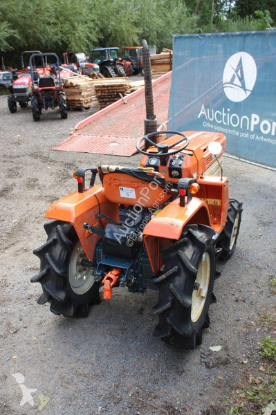 Сільськогосподарський трактор Kubota B1400DT