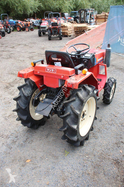 Сільськогосподарський трактор Yanmar F16D