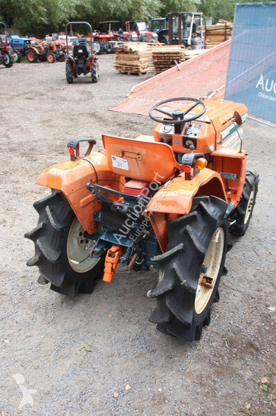 Сільськогосподарський трактор Kubota B1502DT