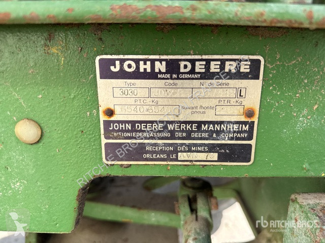 Tracteur agricole John Deere  3030