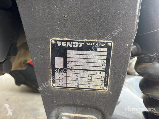 Fendt  826 Vario tractor