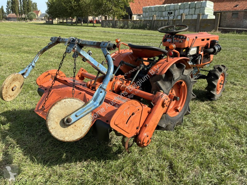 Tractor  B7001