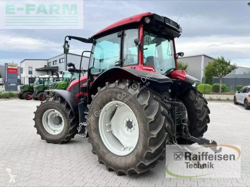 Tracteur agricole Valtra  a104