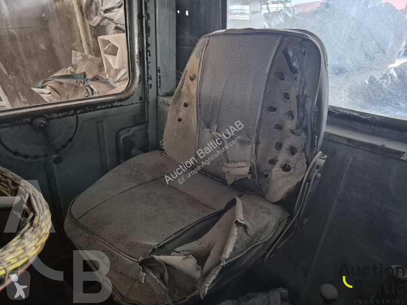 Zemědělský traktor  T-150K