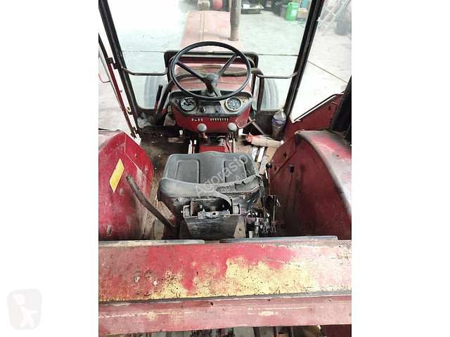 Tracteur agricole International 733