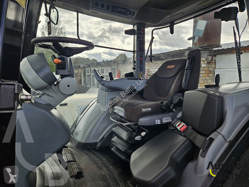 Tracteur agricole Valtra