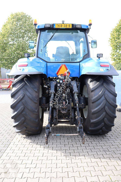 Zemědělský traktor New Holland T8020
