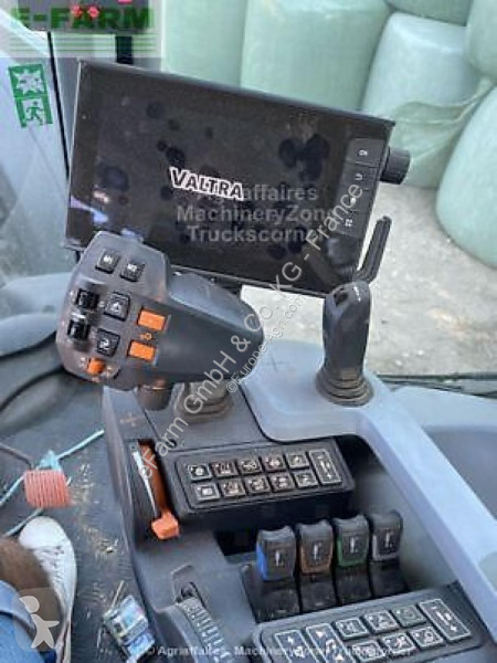 Tractor Valtra  t235