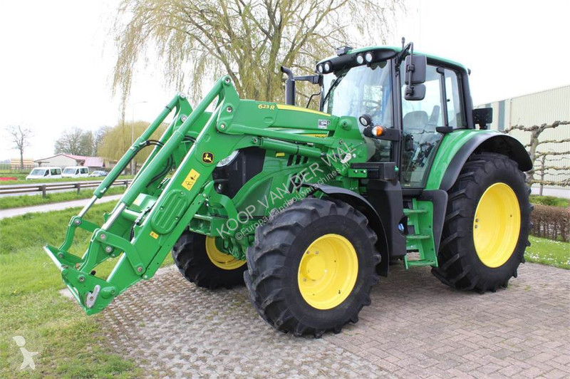 Tractor John Deere 6120M with 623R loader