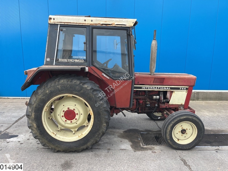جرار زراعي International 744 54 kW 72 HP, Manual