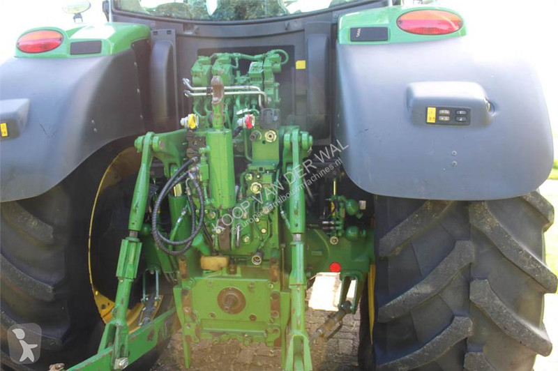 جرار زراعي John Deere 6215R