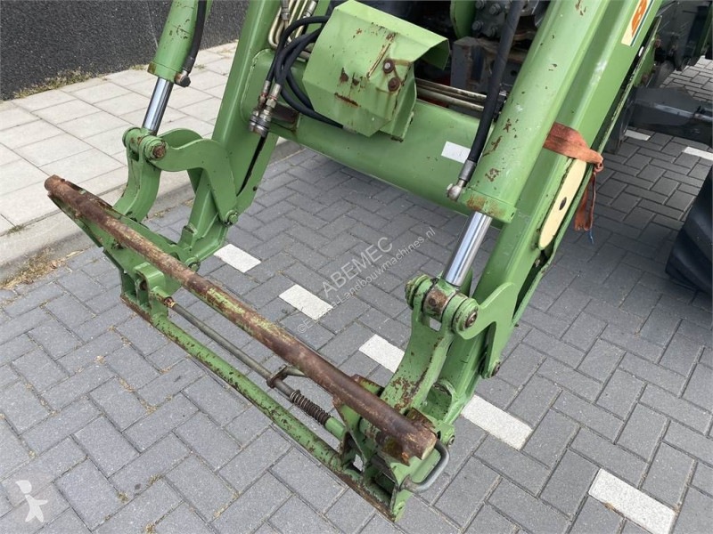 Landbrugstraktor Fendt 409 vario met Stoll FZ...