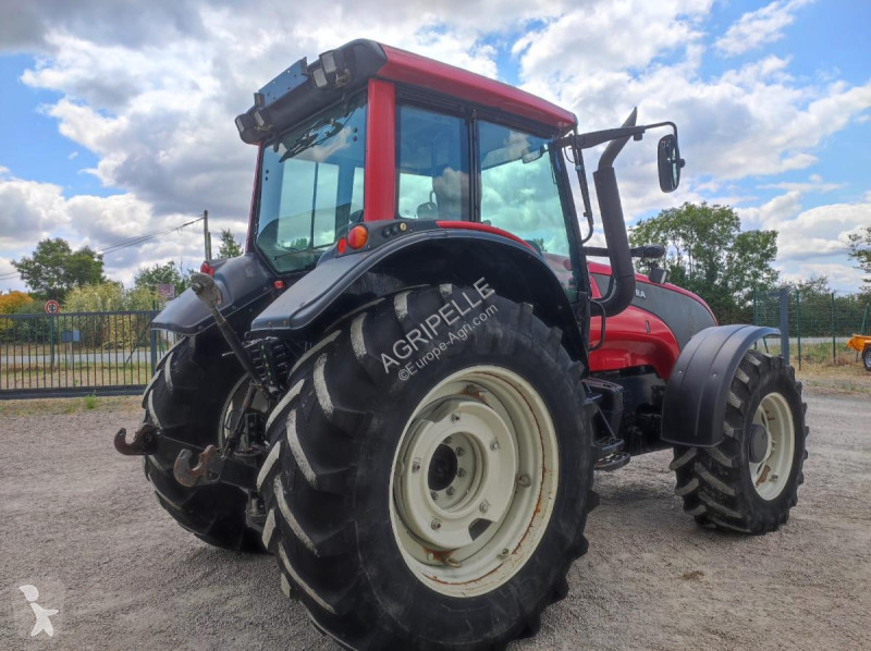 Tracteur agricole Valtra  T151