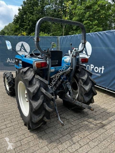 Tracteur agricole New Holland 2200
