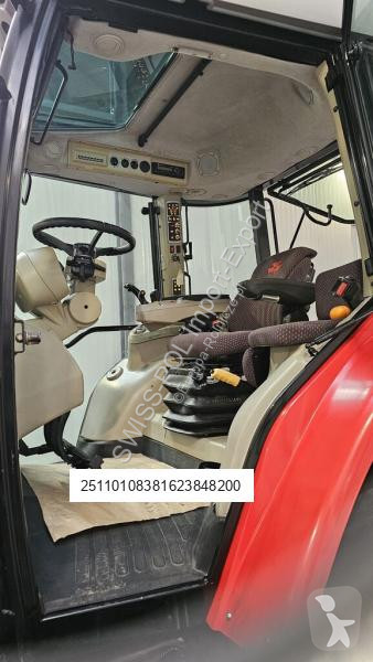 Traktor Massey Ferguson 5611