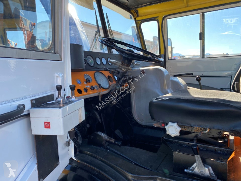 Lantbrukstraktor Mercedes UNIMOG