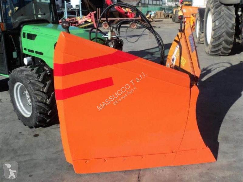 Traktor Deutz 90F CON VOMERO GARNERO VU240