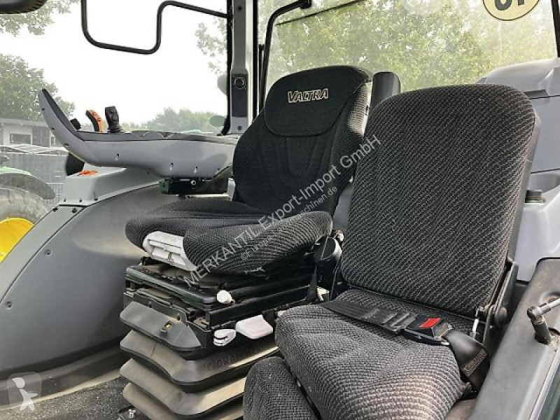 Lantbrukstraktor Valtra T174 Versu