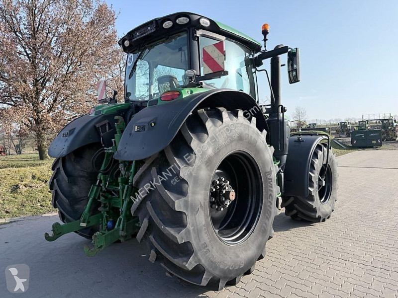 Lantbrukstraktor John Deere 6215R