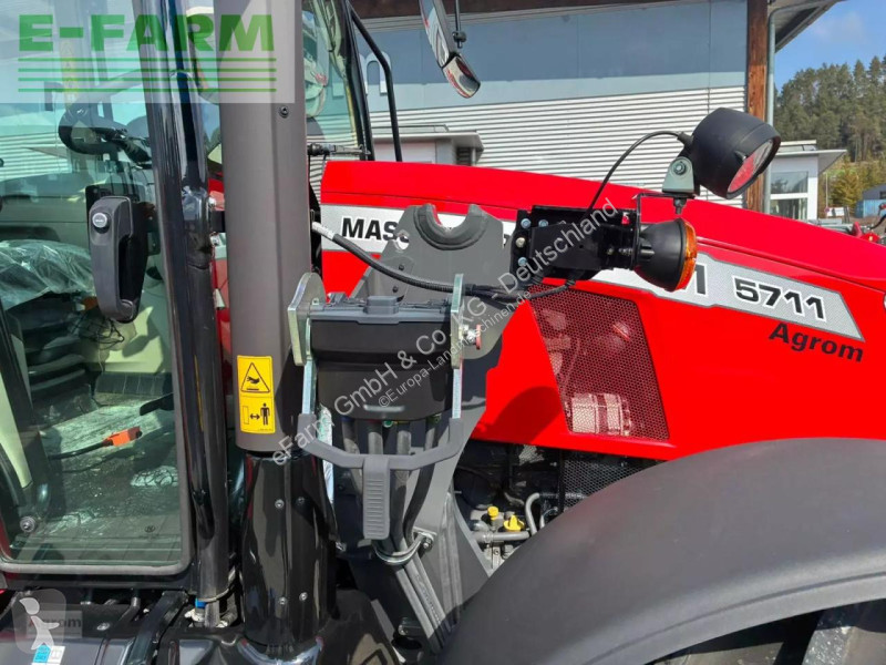 Landbrugstraktor Massey Ferguson  5711 m