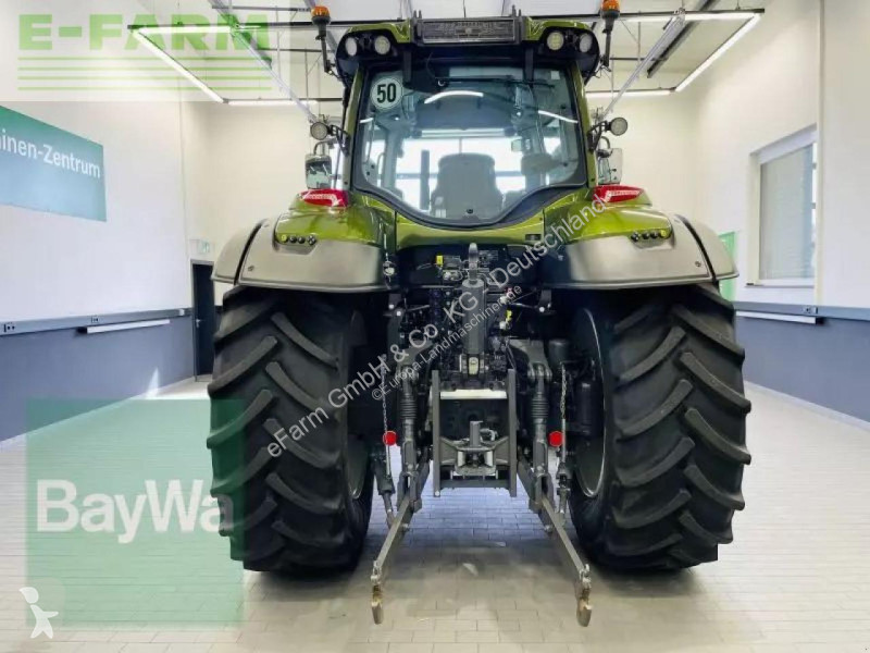 Landbrugstraktor Valtra  t215 versu