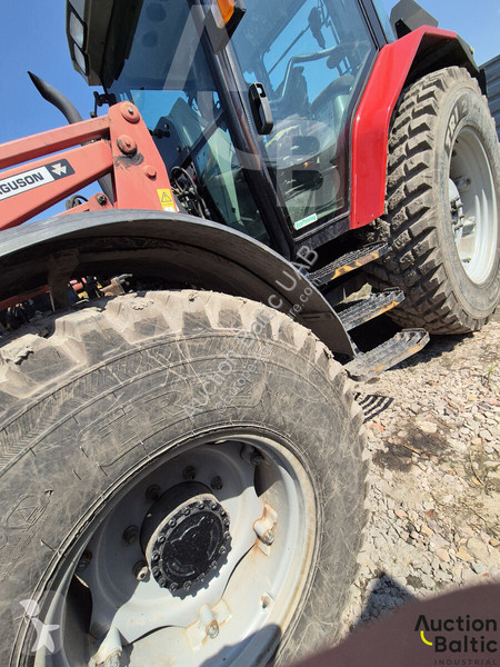 Трактор Massey Ferguson 6255