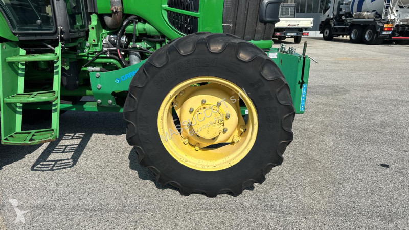 Tractor agrícola John Deere 6100D