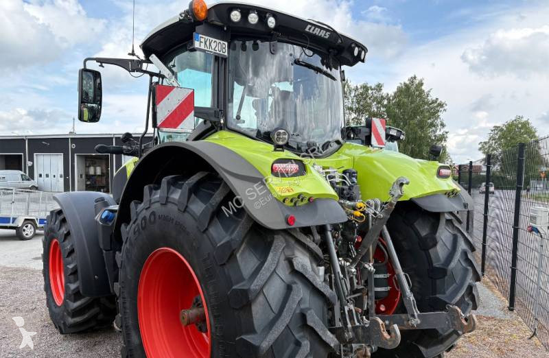 Claas Axion 830 tractor
