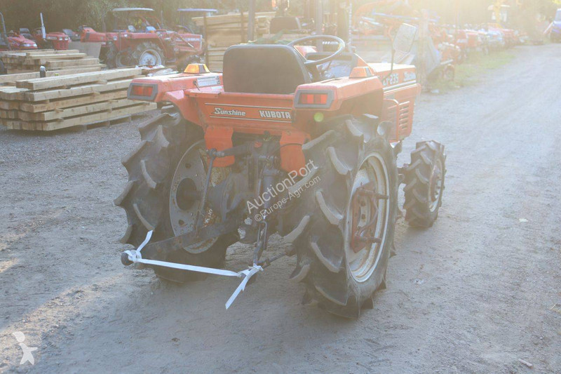 جرار زراعي Kubota L1-235