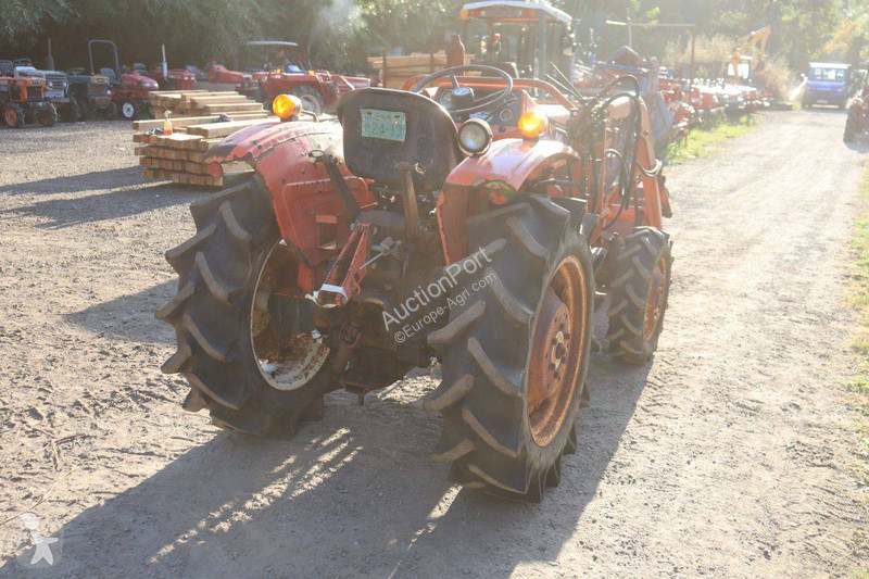 Zemědělský traktor Hinomoto E264