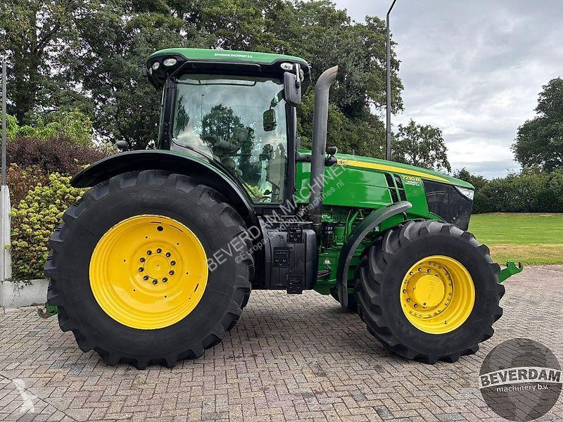 Zemědělský traktor John Deere 7230R