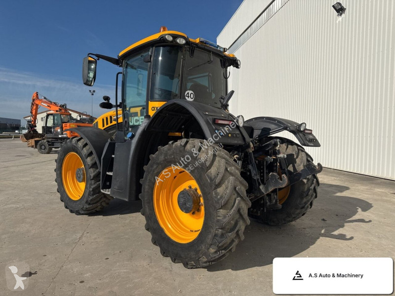 Tractor JCB