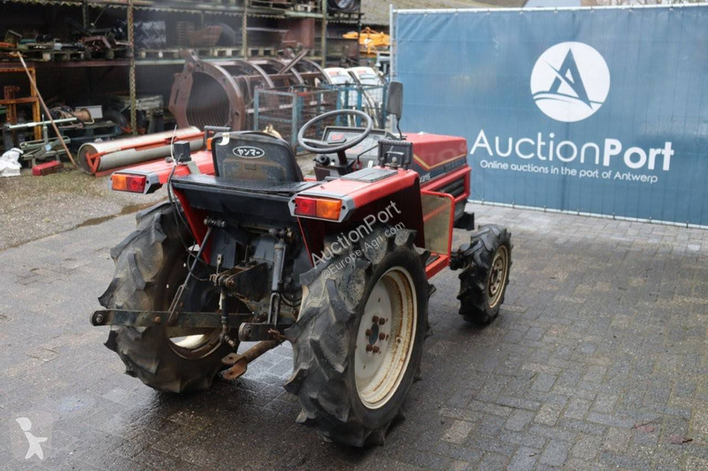 Сільськогосподарський трактор Yanmar...