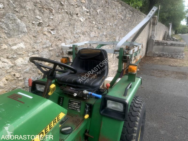 Сільськогосподарський трактор John Deere