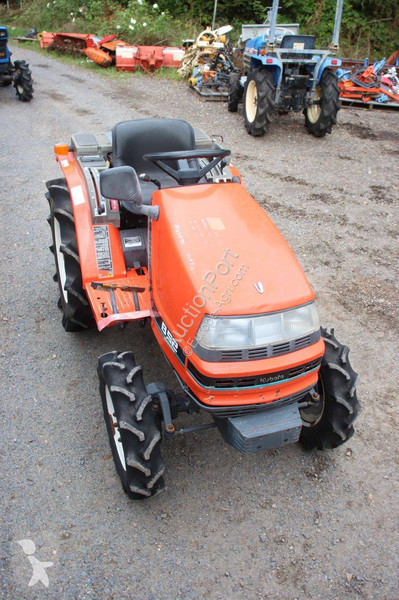 Сільськогосподарський трактор Kubota B52
