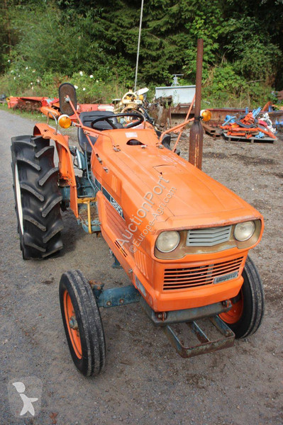 Сільськогосподарський трактор Kubota L2601
