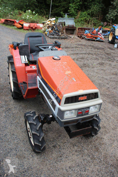 Сільськогосподарський трактор Yanmar F165D