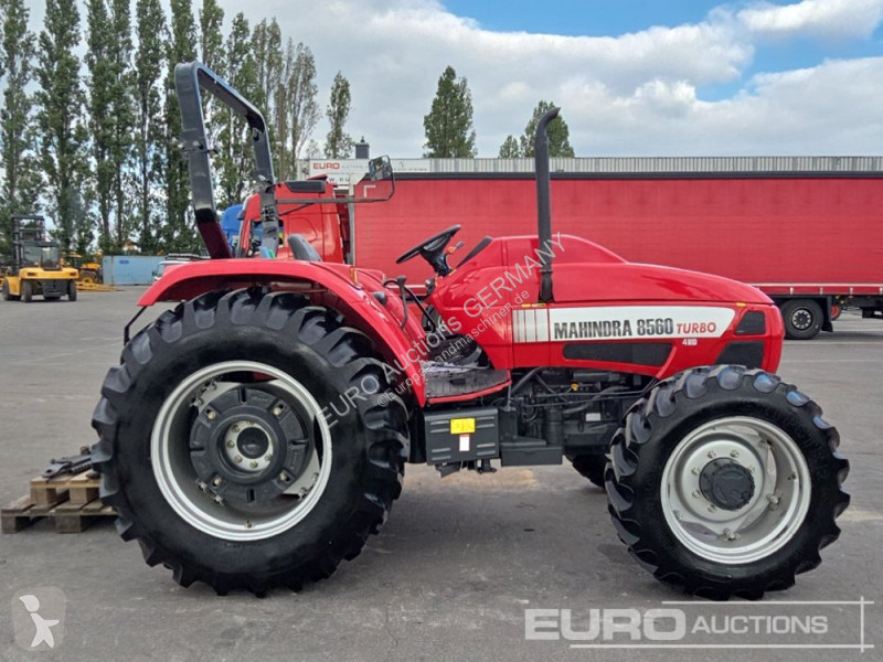 Tractor Mahindra 8560