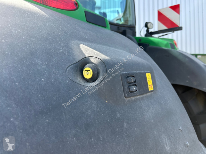 John Deere 250 tractor