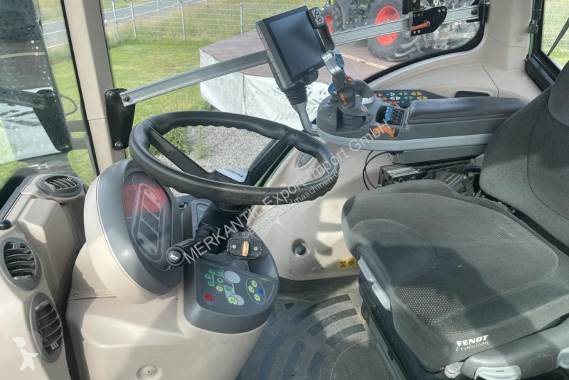 Tractor Fendt  828 Vario S4
