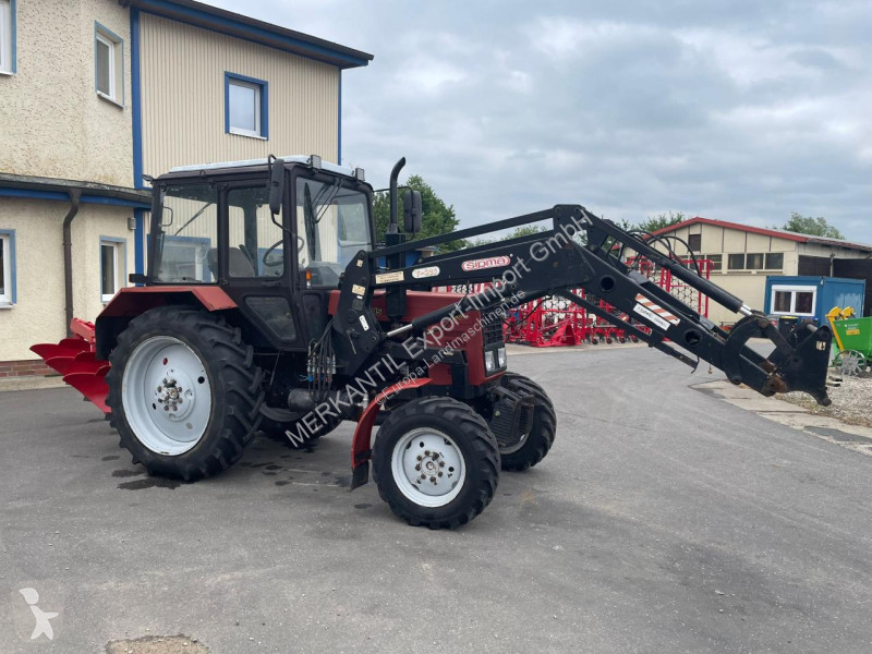 Tractor Belarus  MTS 820 + FL + 3 Schar Beetpflug